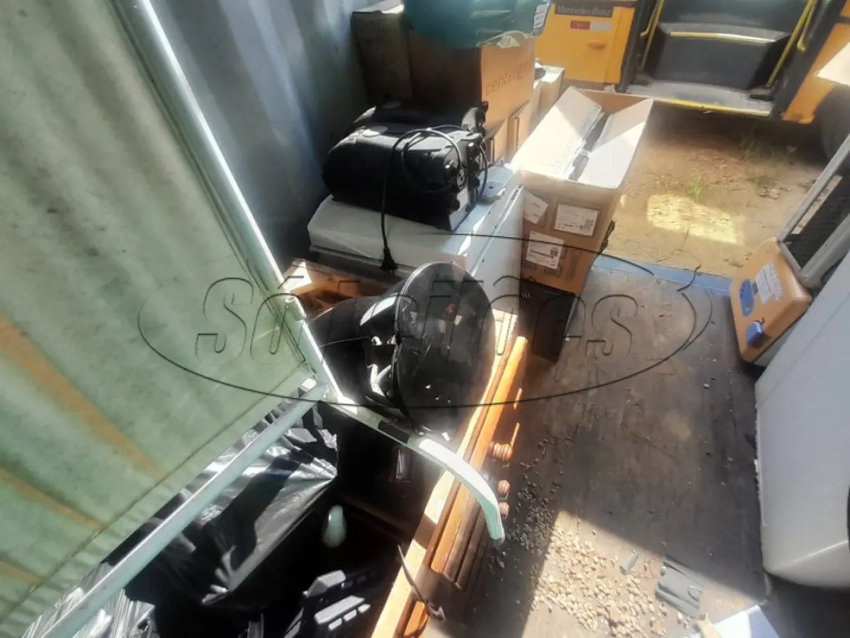 LOTE 010 - Materiais diversos