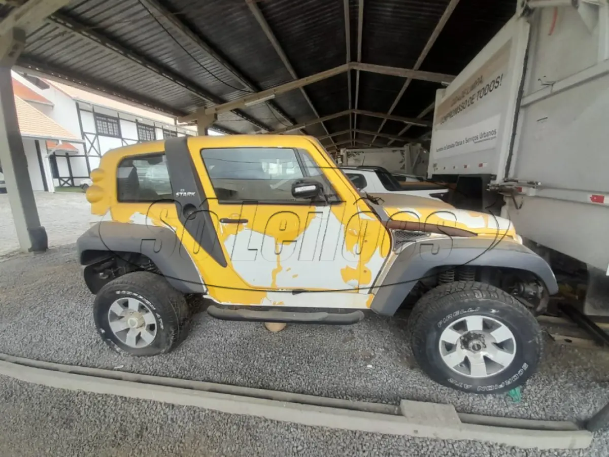 LOTE 002 - Jeep Sucata