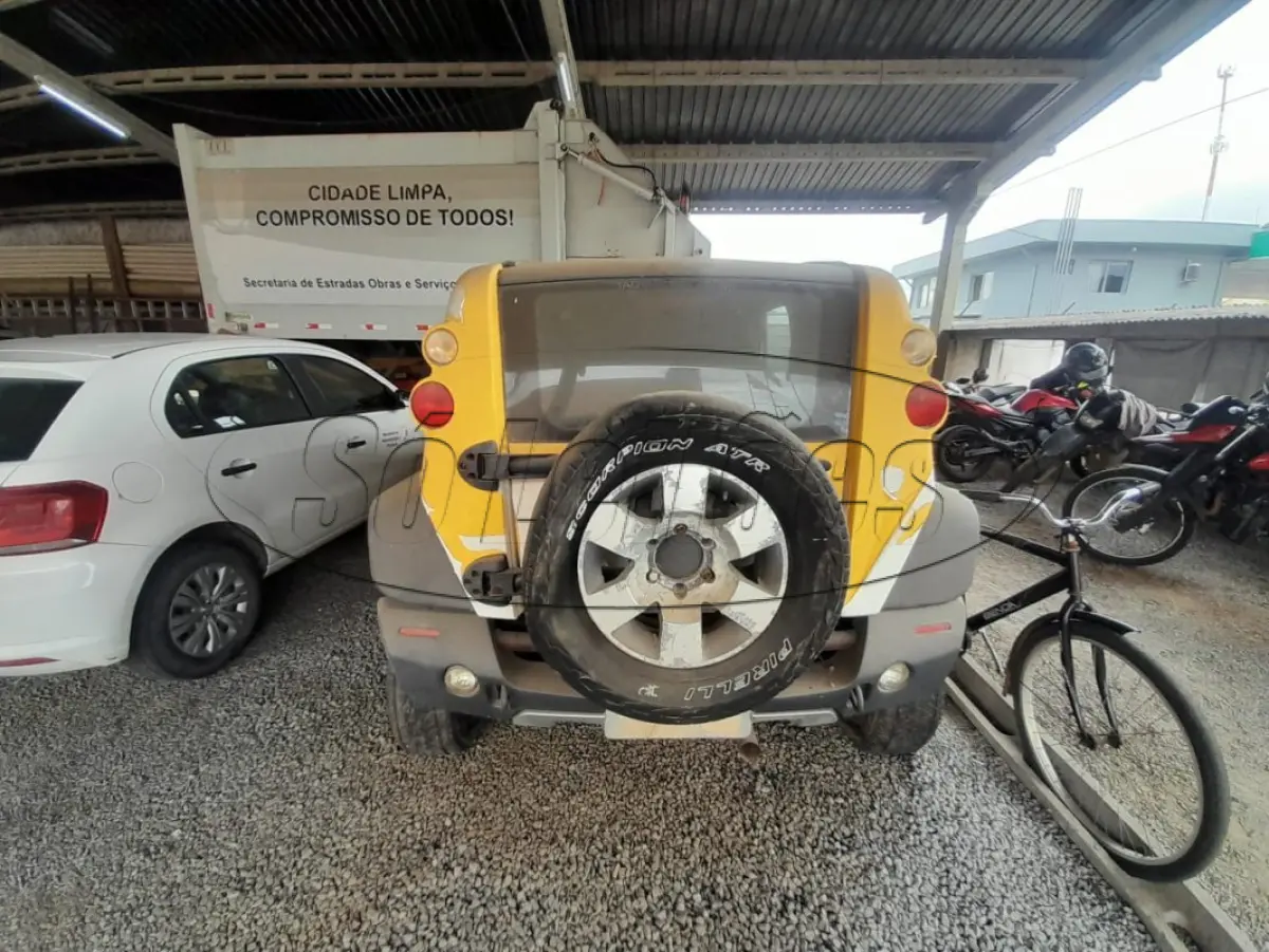 LOTE 002 - Jeep Sucata