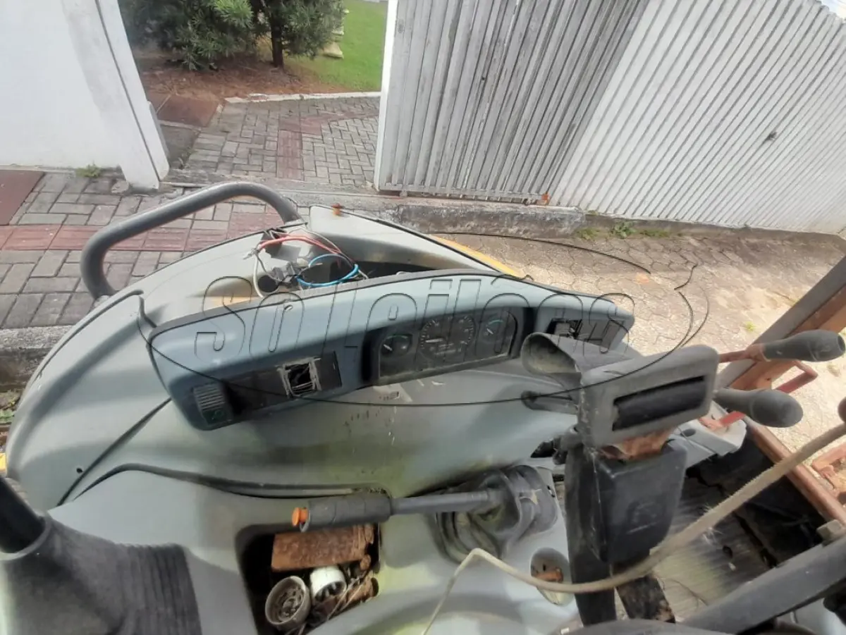 LOTE 003 - Retroescavadeira