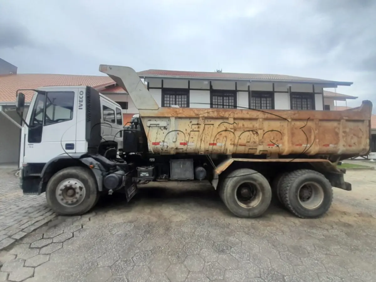 LOTE 004 - Caminhão