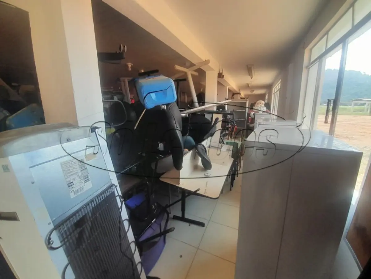 LOTE 010 - Materiais diversos