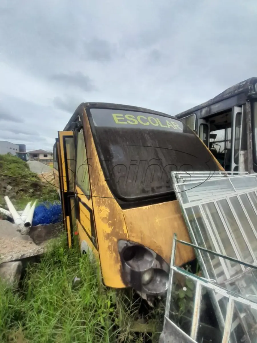 LOTE 001 - Ônibus Sucata Iveco