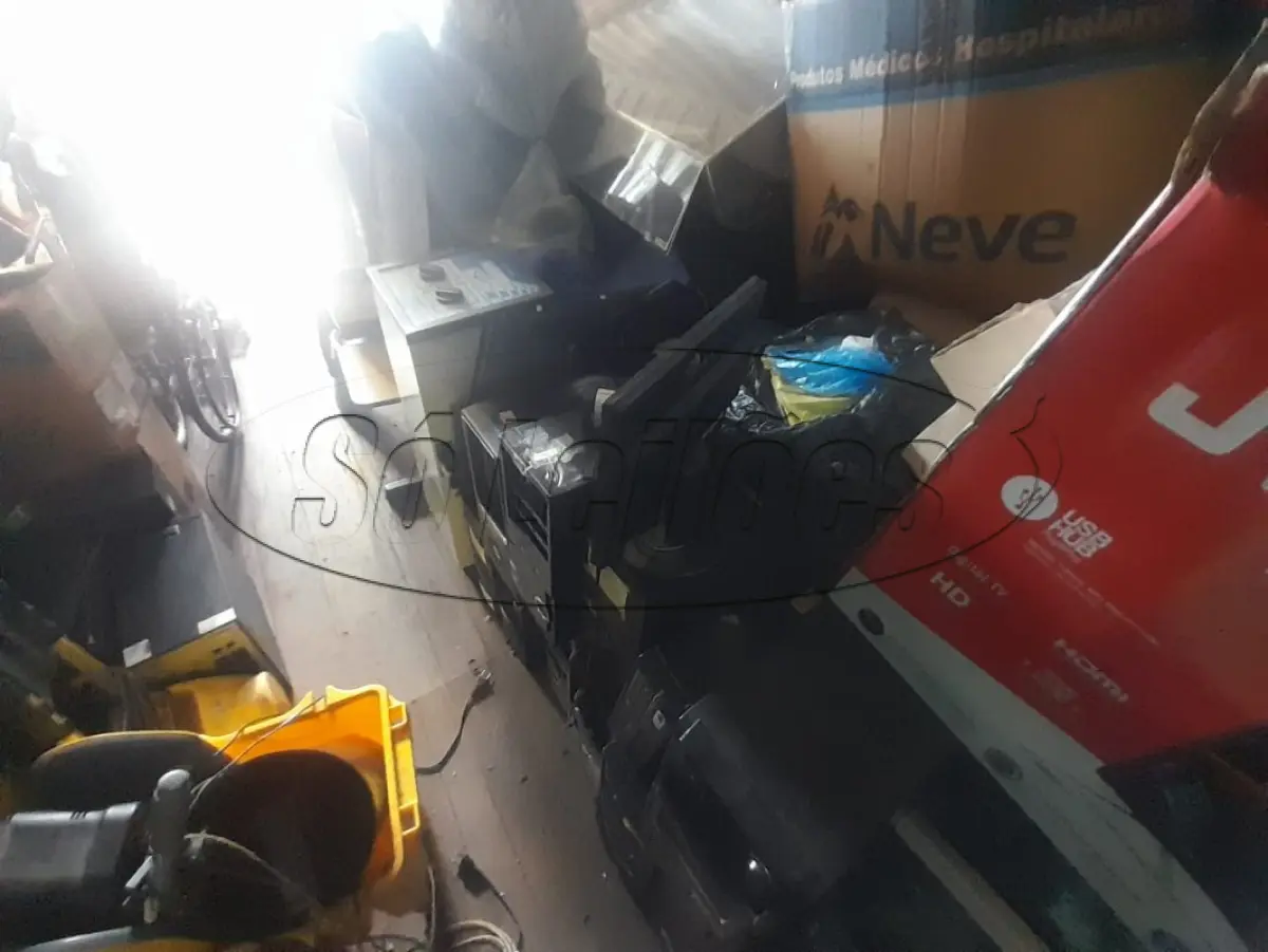 LOTE 010 - Materiais diversos