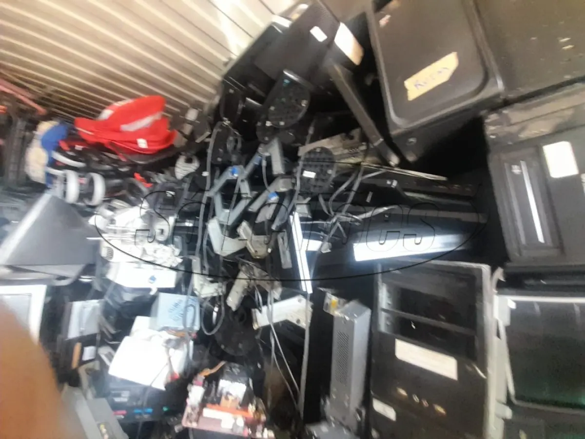 LOTE 010 - Materiais diversos