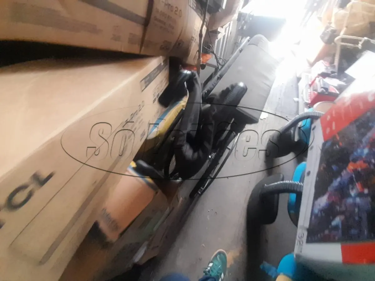 LOTE 010 - Materiais diversos