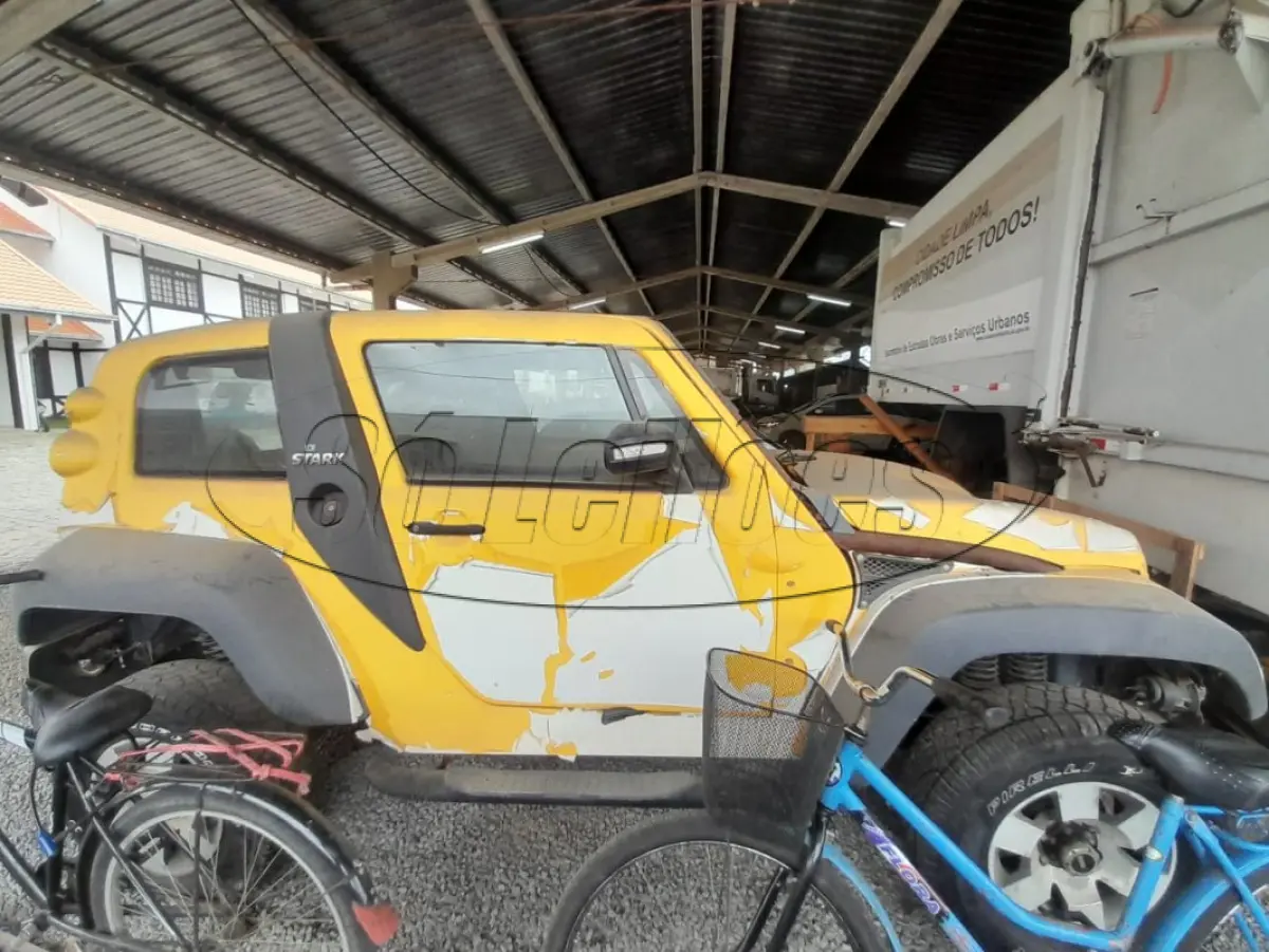 LOTE 002 - Jeep Sucata