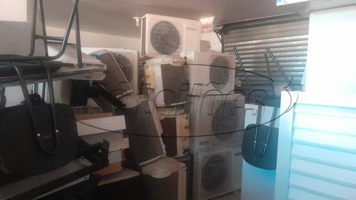 LOTE 010 - Materiais diversos