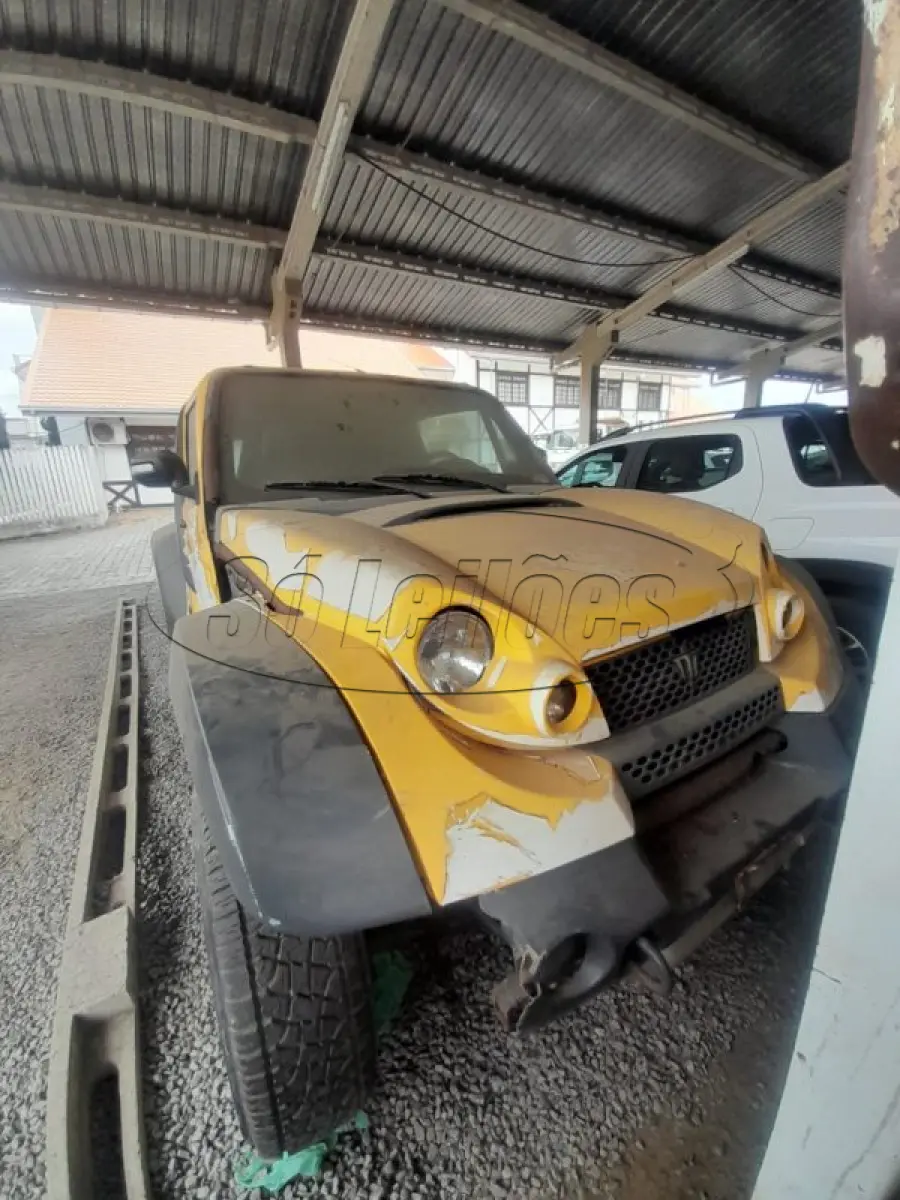 LOTE 002 - Jeep Sucata