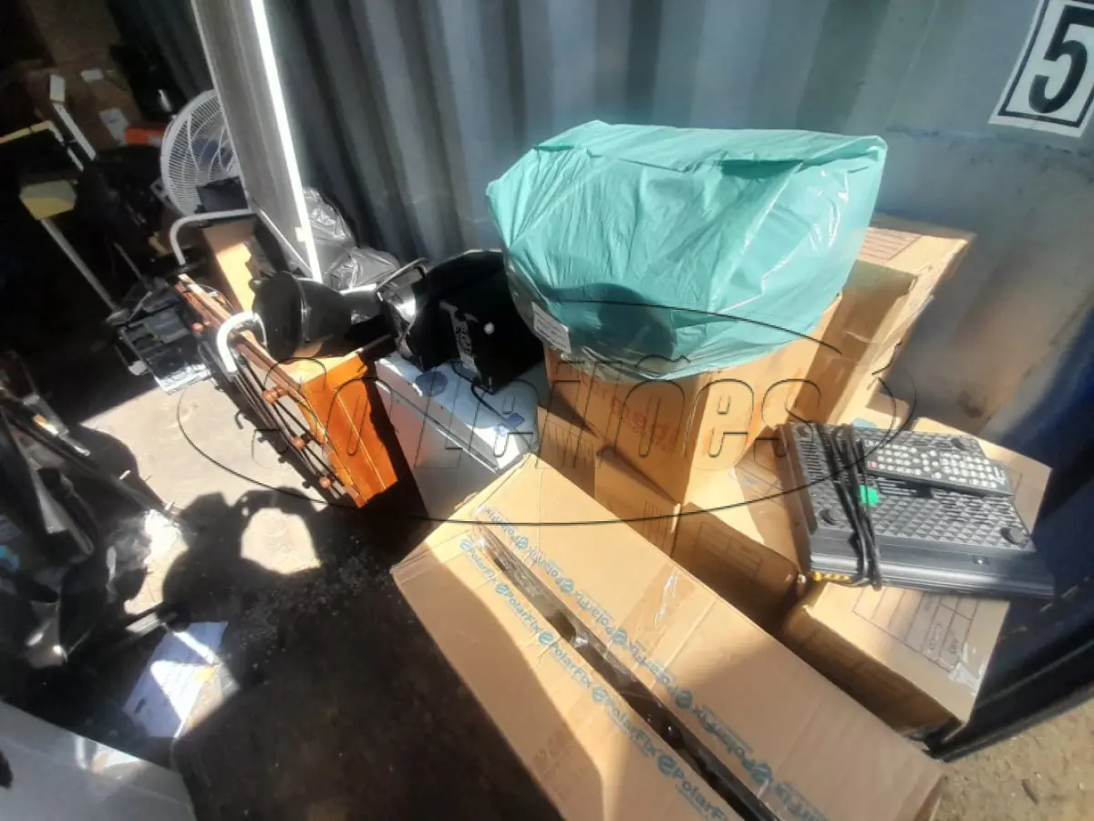 LOTE 010 - Materiais diversos