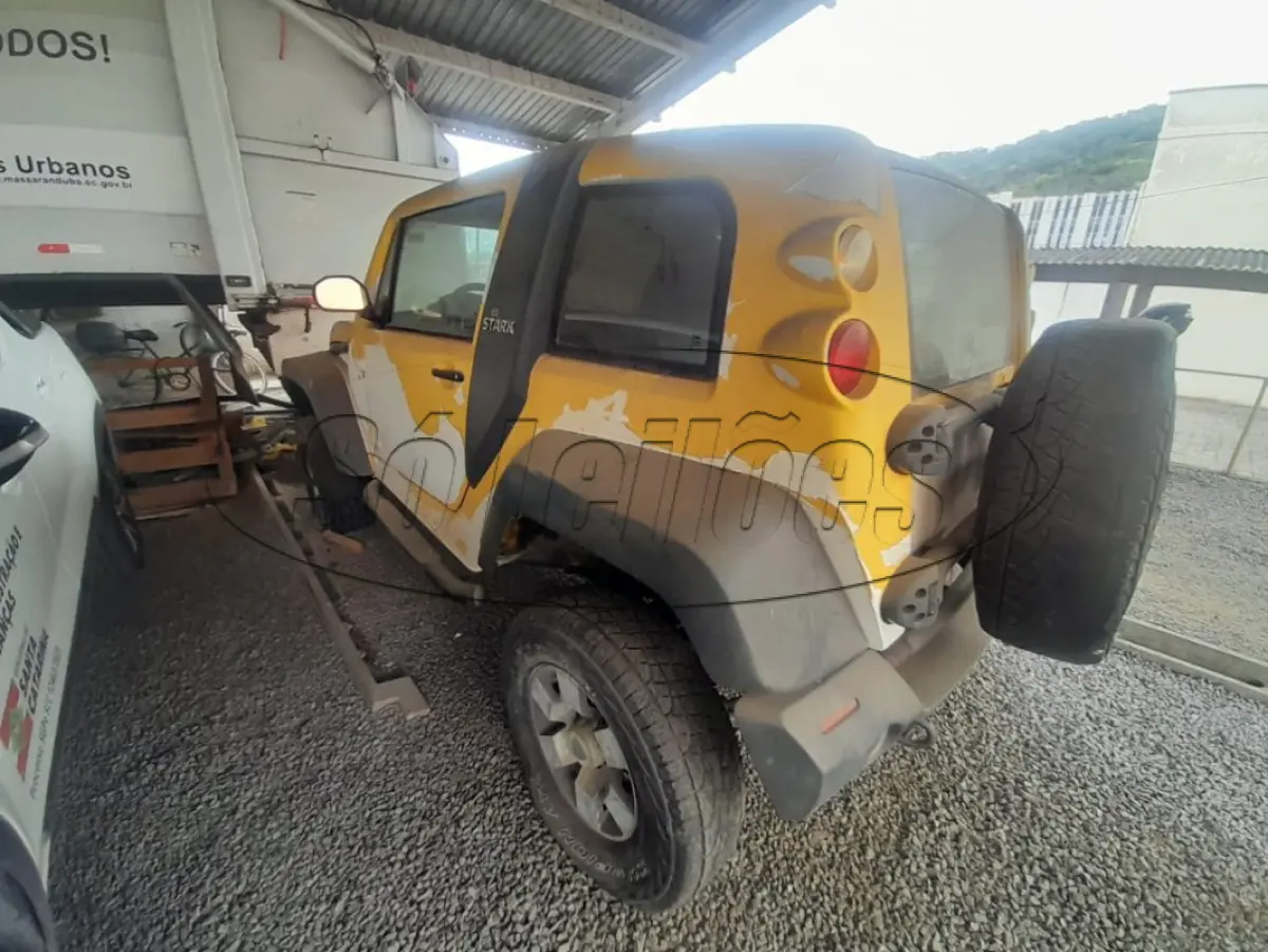 LOTE 002 - Jeep Sucata