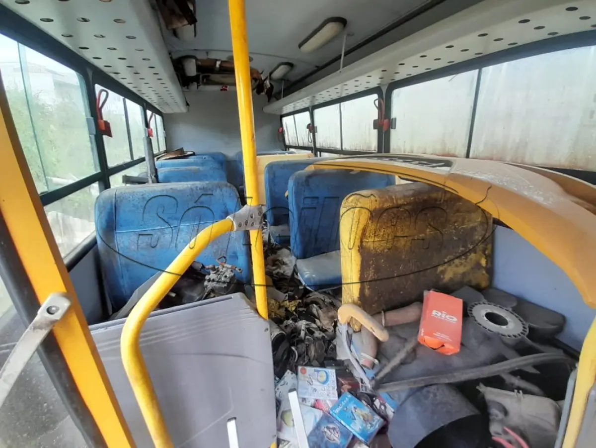 LOTE 001 - Ônibus Sucata Iveco
