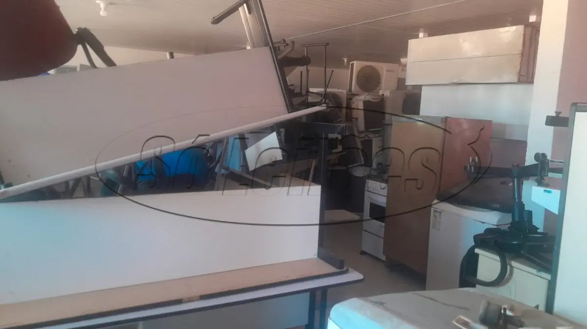 LOTE 010 - Materiais diversos