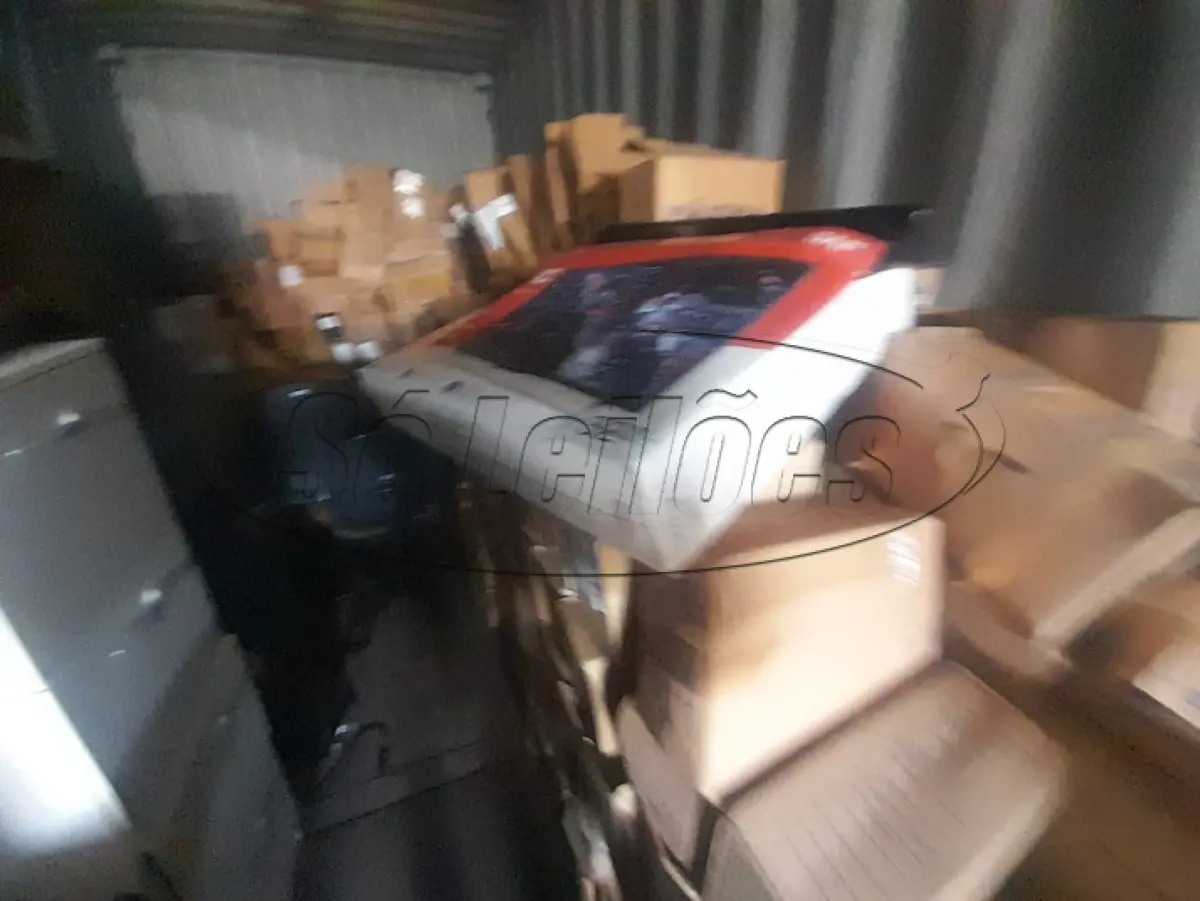 LOTE 010 - Materiais diversos