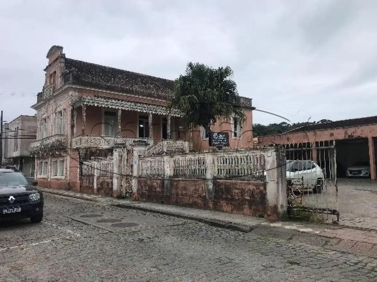 LOTE 003 - TERRENO EDIFICADO EM LAGUNA/SC (CASARÃO)