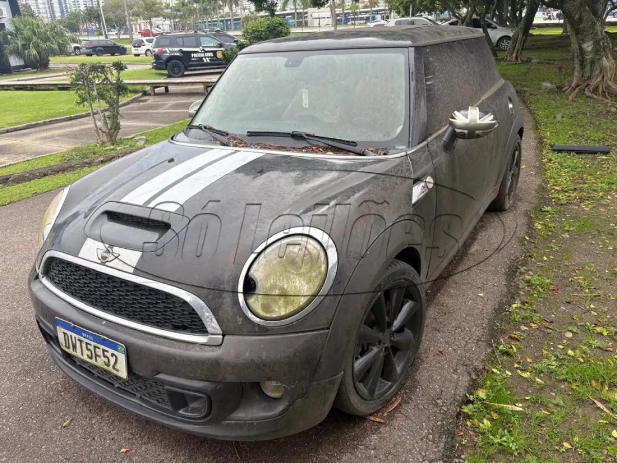 LOTE 001 - MINI COOPER