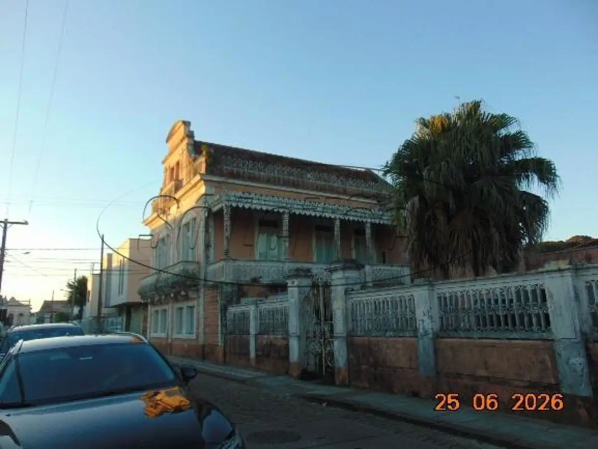 LOTE 003 - TERRENO EDIFICADO EM LAGUNA/SC (CASARÃO)