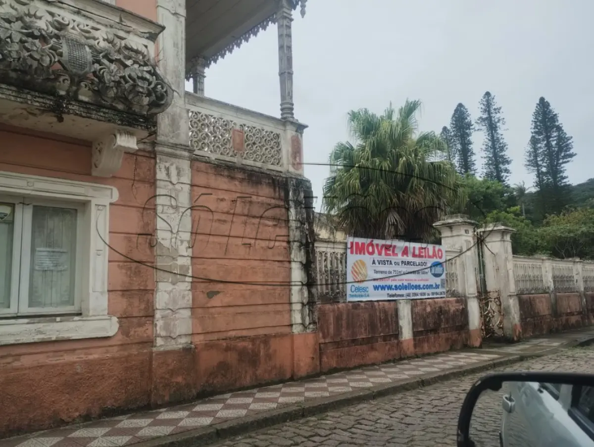LOTE 003 - TERRENO EDIFICADO EM LAGUNA/SC (CASARÃO)