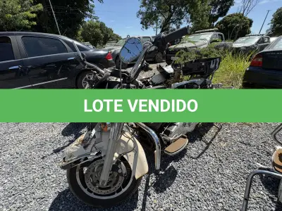 LOTE 043 - MOTOCICLETA