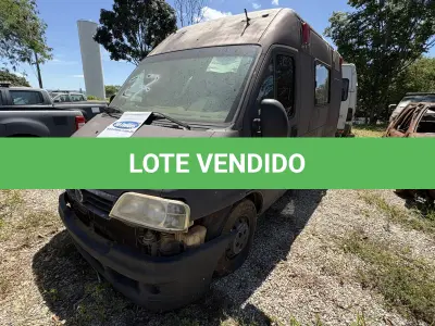 LOTE 027 - FURGÃO