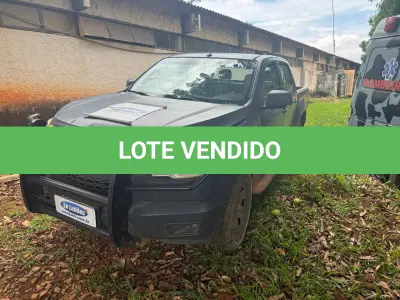 LOTE 036 - PICAPE