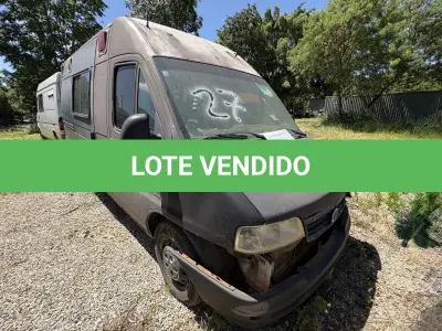 LOTE 027 - FURGÃO