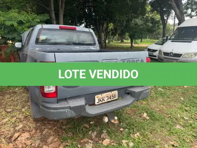 LOTE 037 - PICAPE