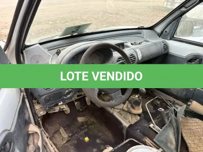 LOTE 003 - Van