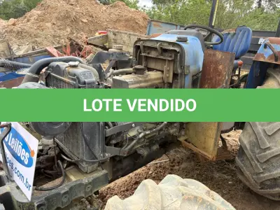 LOTE 008 - Trator