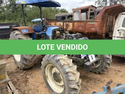 LOTE 008 - Trator
