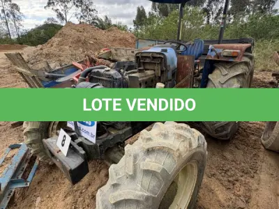 LOTE 008 - Trator