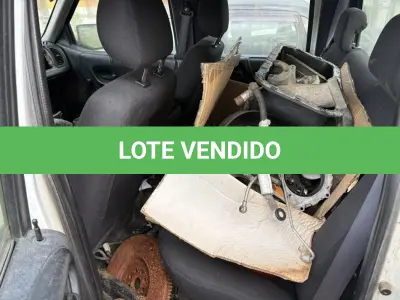 LOTE 001 - Caminhonete