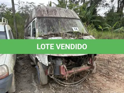 LOTE 014 - Ambulância