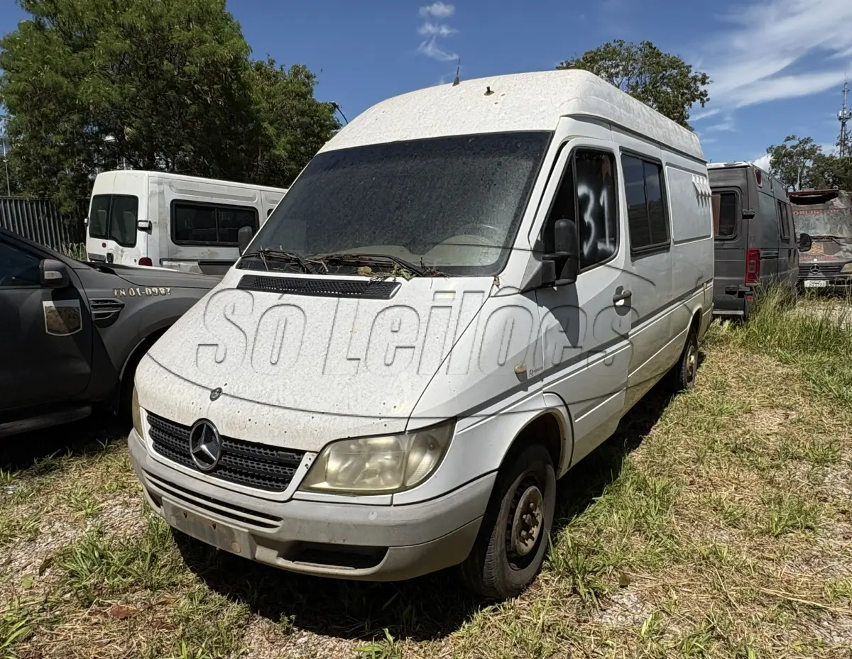 LOTE 031 - FURGÃO
