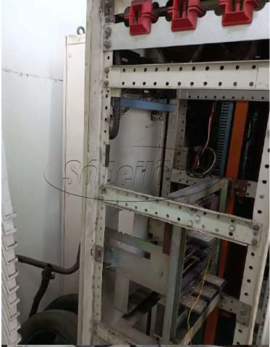 LOTE 009 - Quadros metálicos