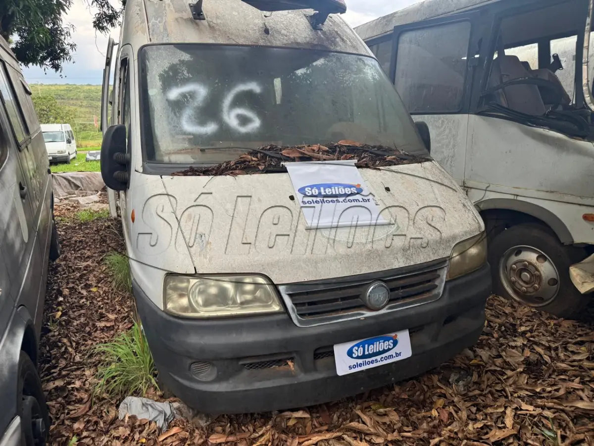LOTE 026 - FURGÃO