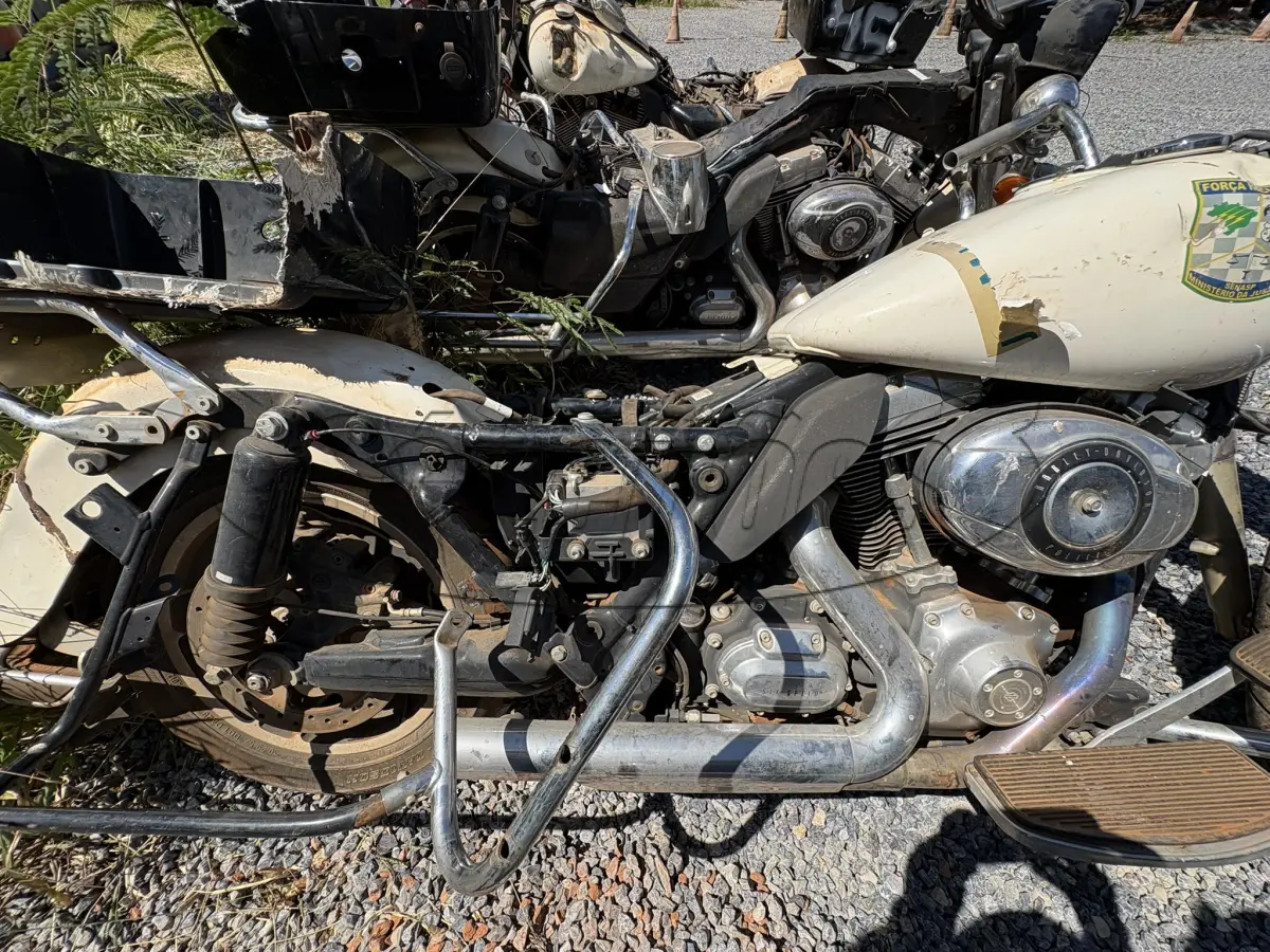 LOTE 044 - MOTOCICLETA