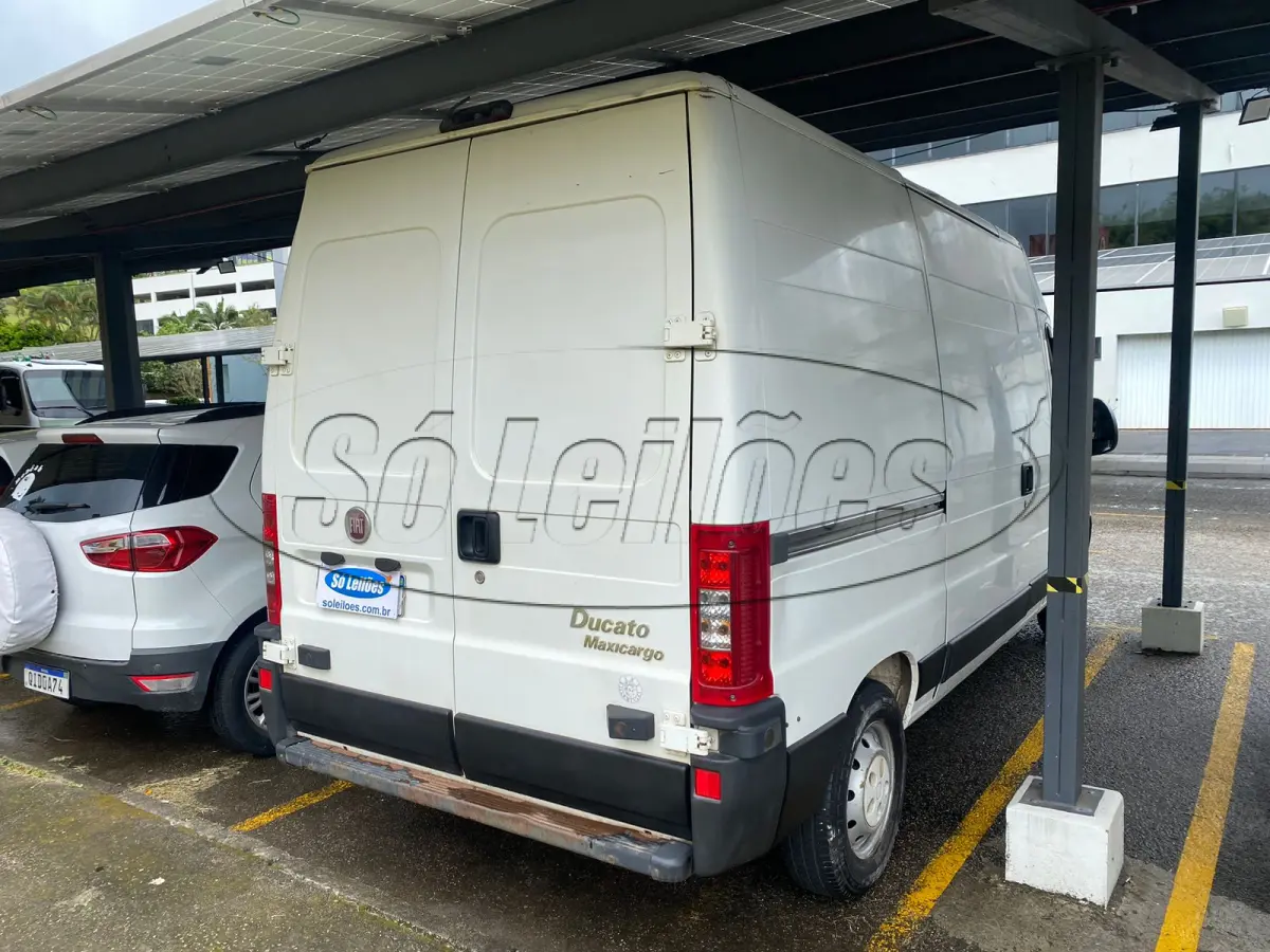 LOTE 001 - Utilitário / Furgão