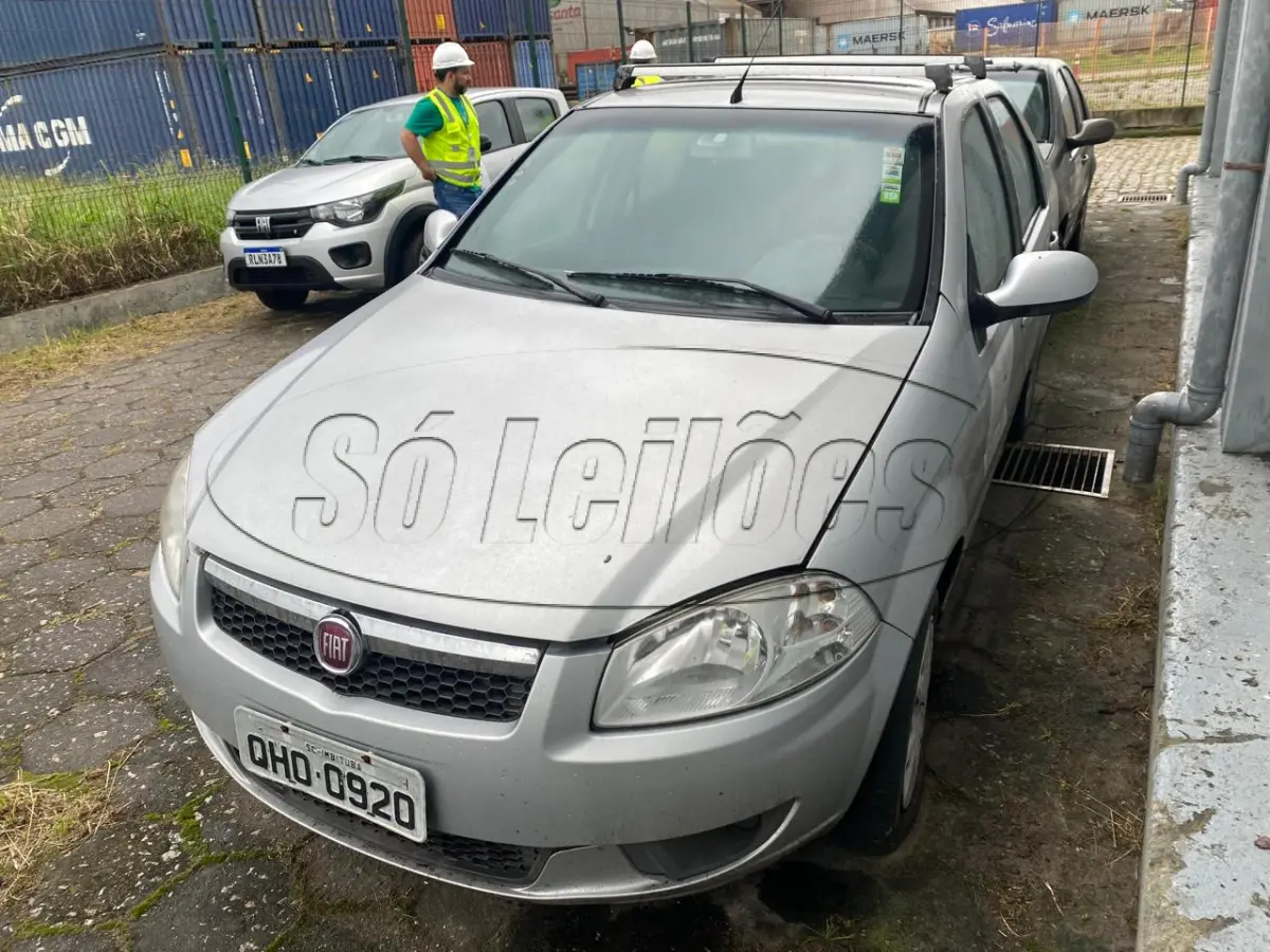 LOTE 015 - Automóvel