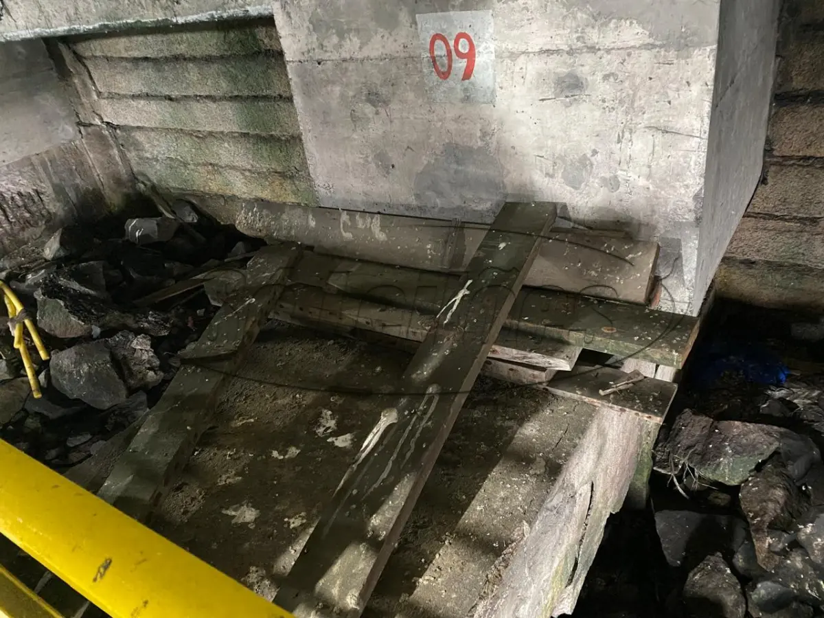 LOTE 014 - Vigas de madeira