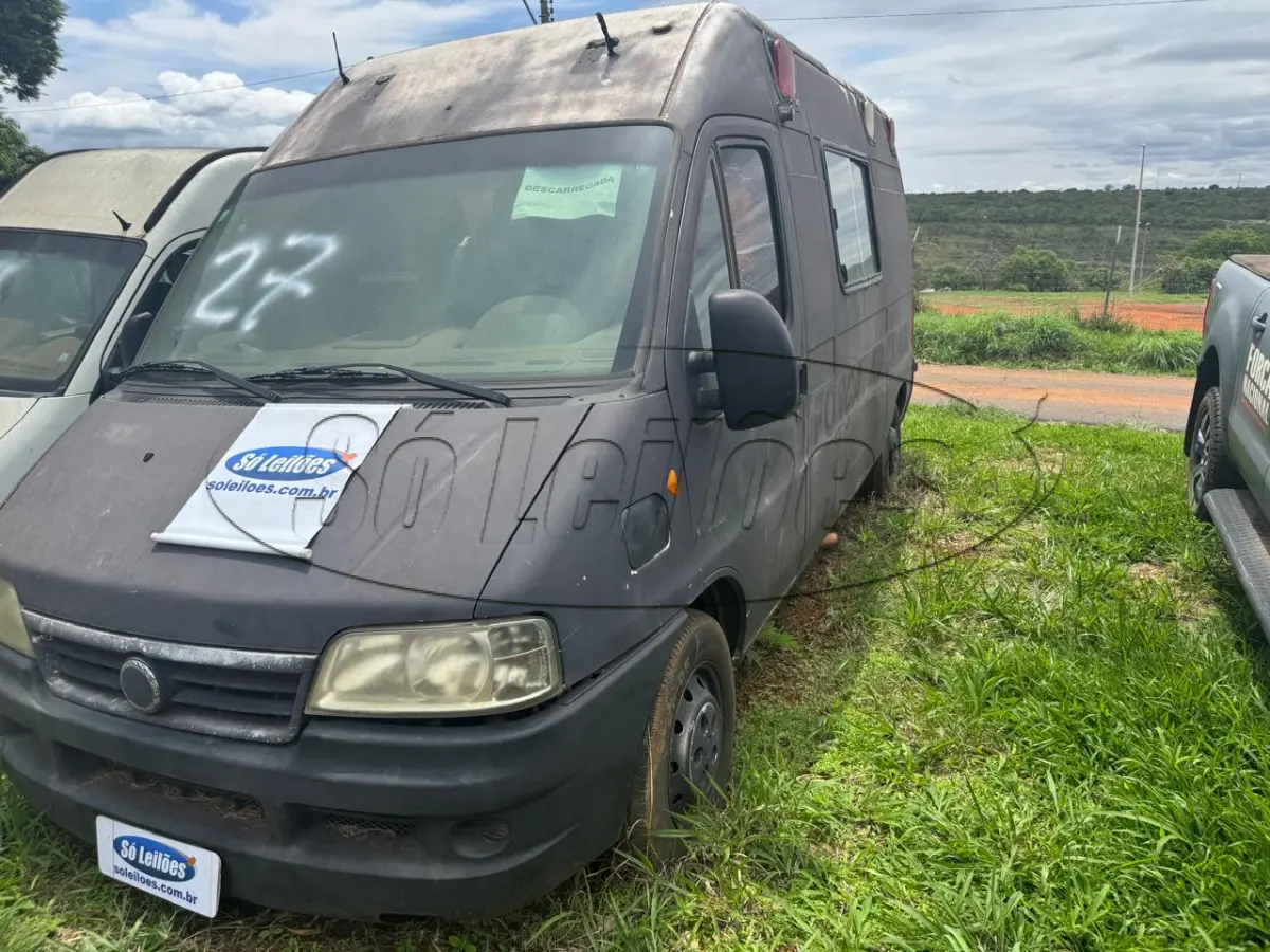 LOTE 027 - FURGÃO
