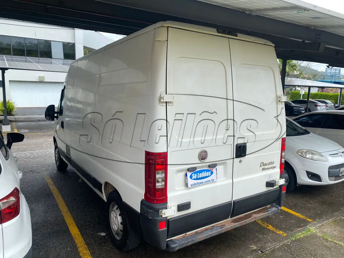 LOTE 001 - Utilitário / Furgão