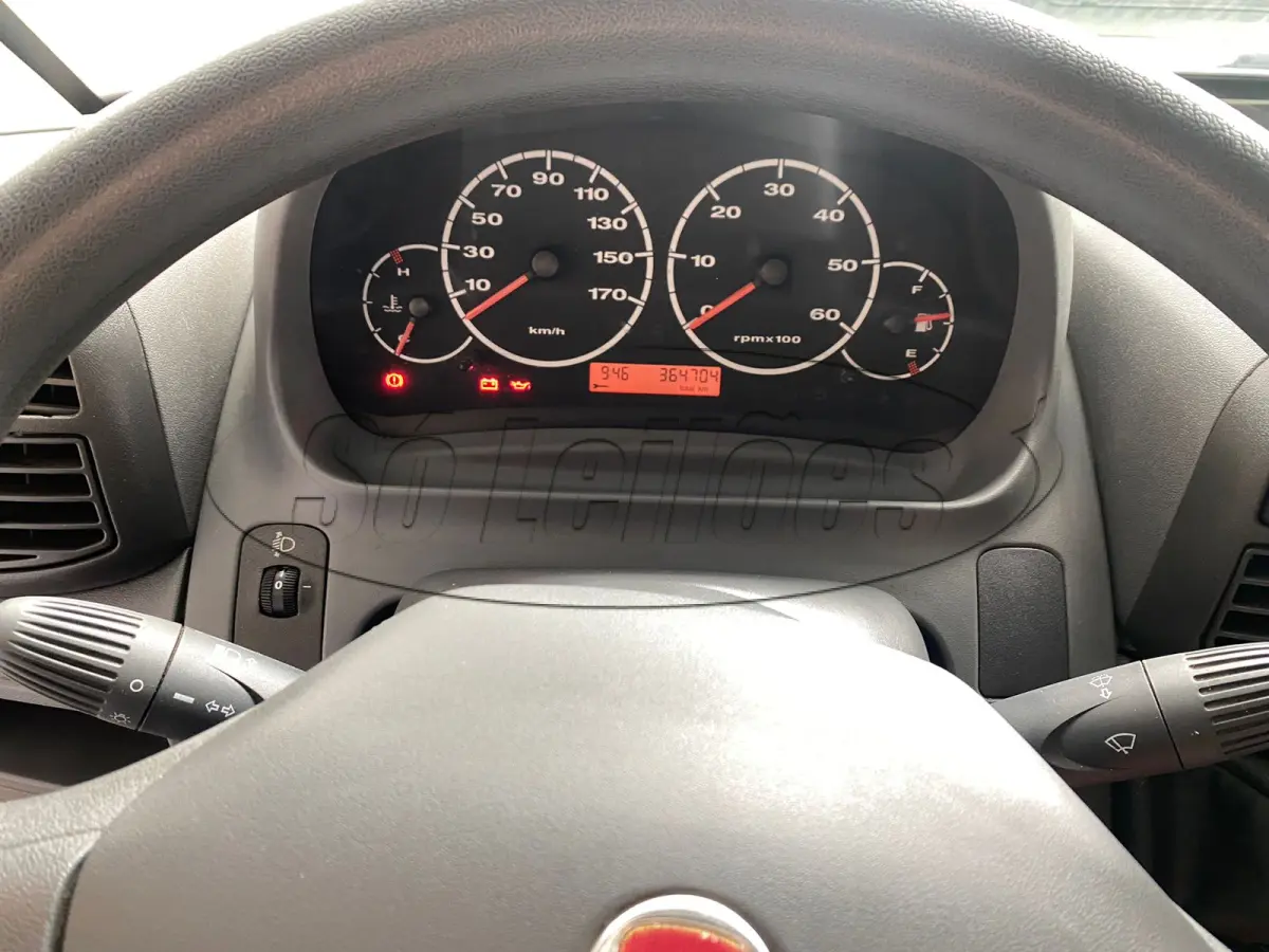 LOTE 001 - Utilitário / Furgão