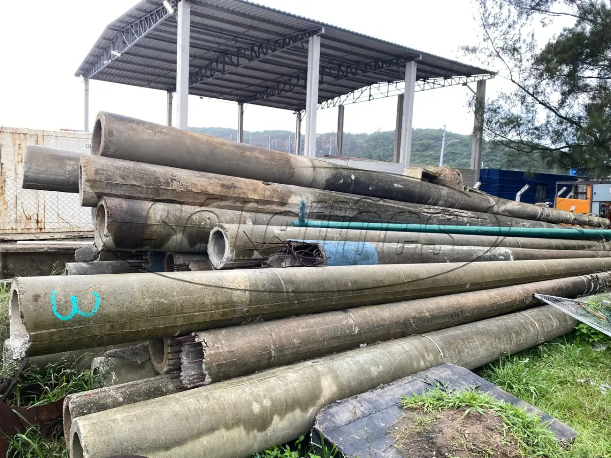 LOTE 001 - Postes de concreto