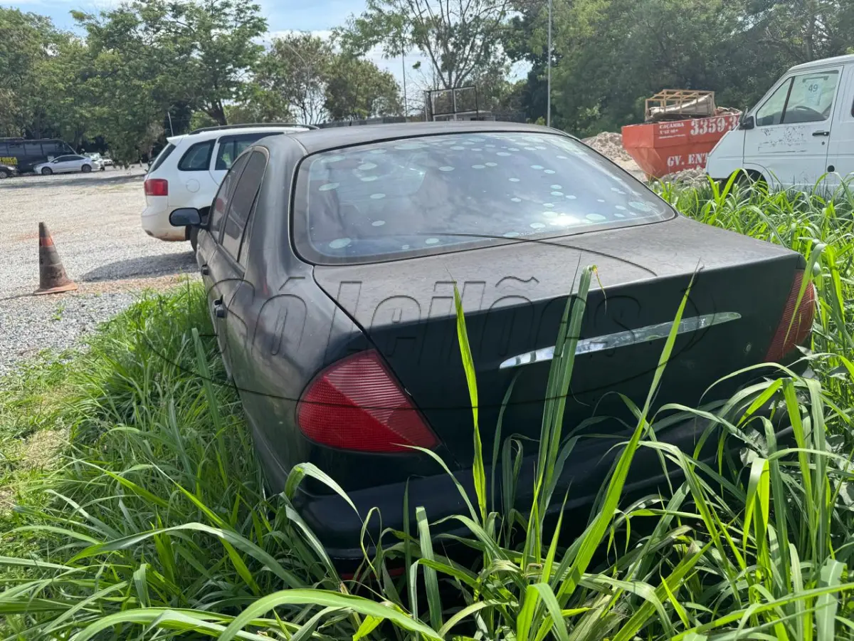 LOTE 010 - AUTOMOVEL