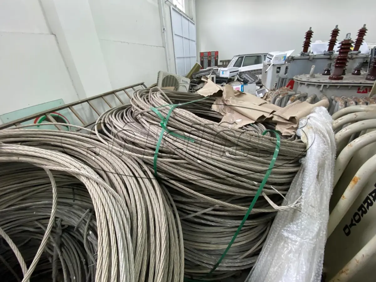 LOTE 004 - Cabos de Alumínio