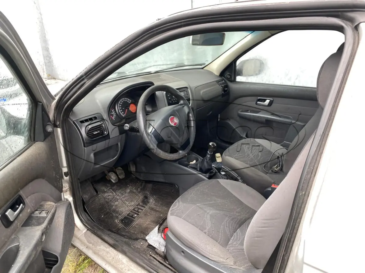 LOTE 017 - Utilitário