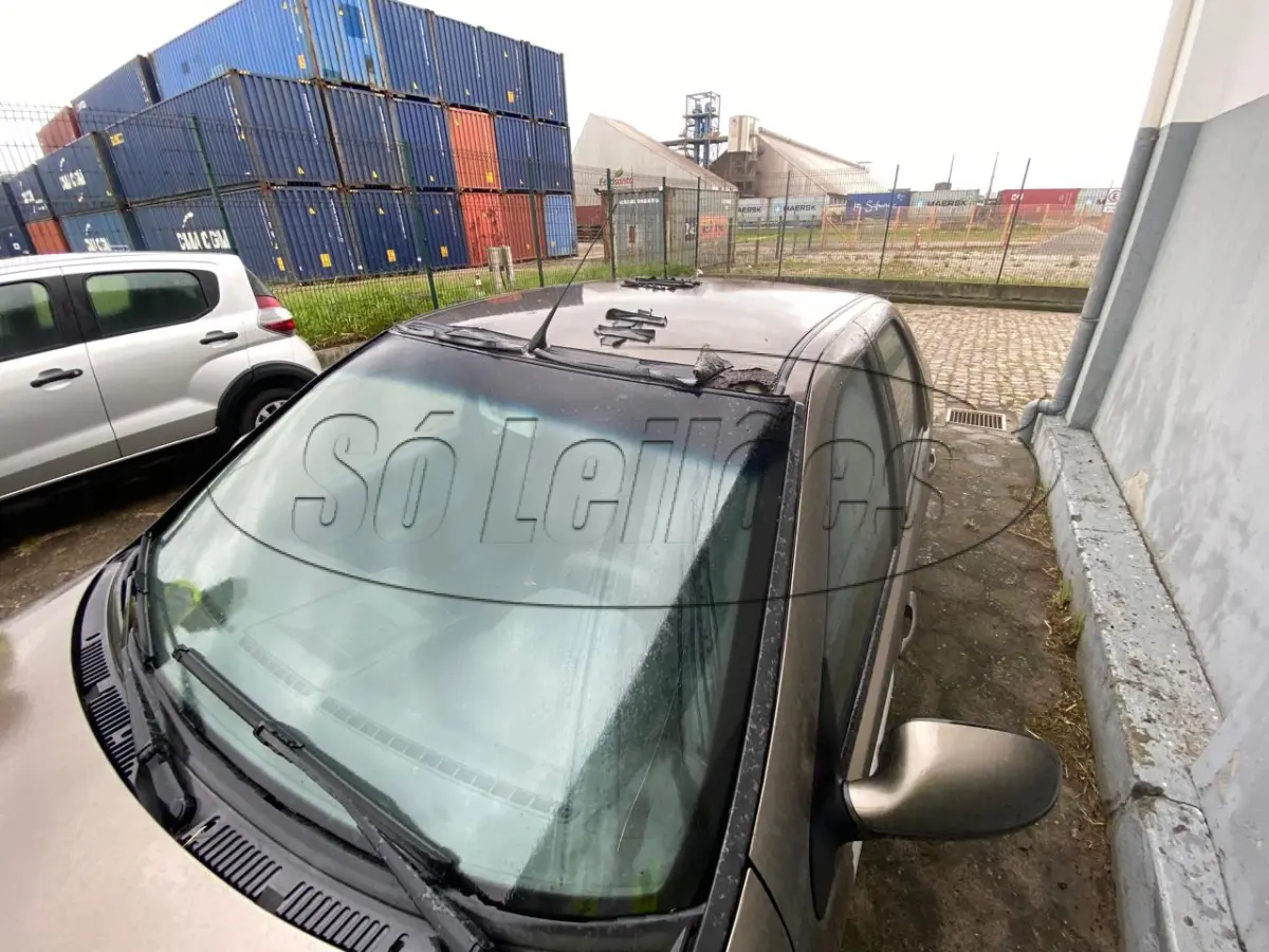 LOTE 016 - Automóvel