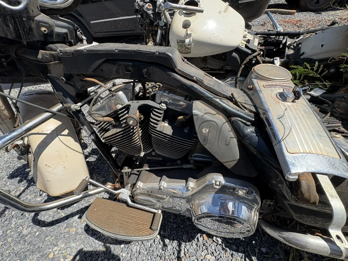 LOTE 043 - MOTOCICLETA