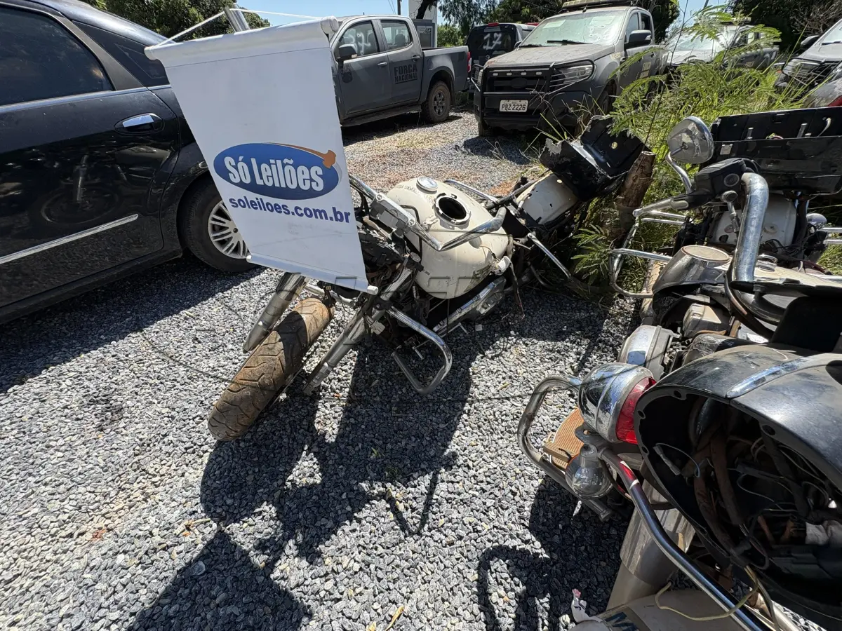 LOTE 044 - MOTOCICLETA